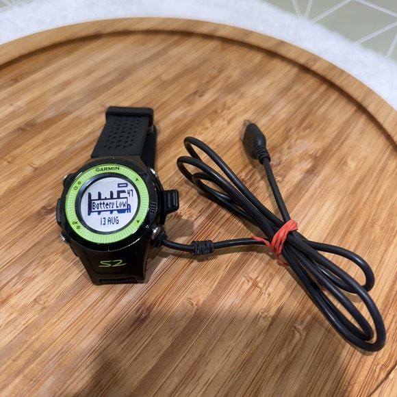 GARMIN APPROACH S2 GPS GOLF WATCH AND RANGE FINDER GREEN - Picture 1 of 5